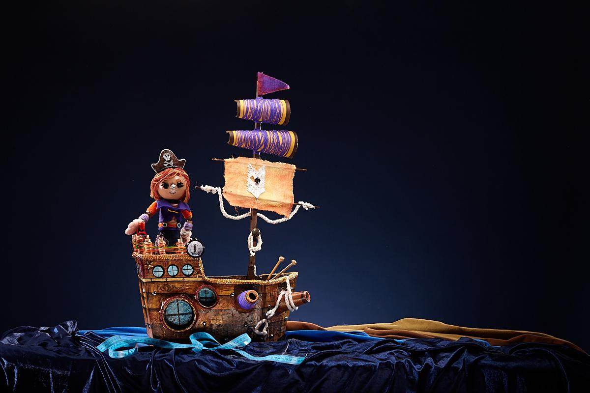 Lua entre hilos y piratas